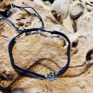 Makramee`-Armband mit Edelstahl Steuerrad/Anker