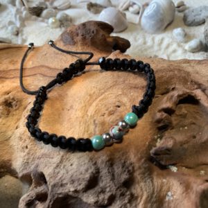 Makramee`-Armband mit Porzellan- und Edelstahlperlen