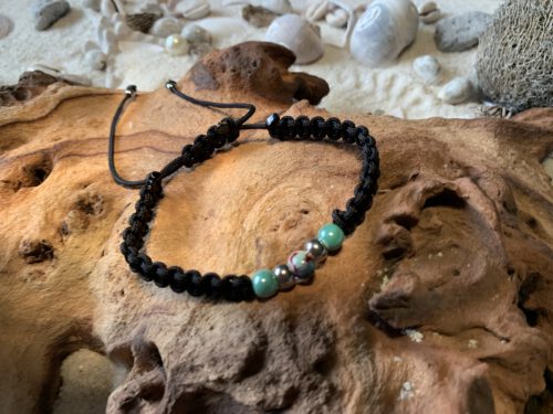 Makramee`-Armband mit Porzellan- und Edelstahlperlen