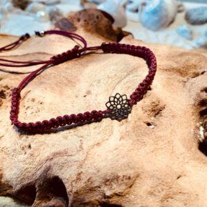 Makramee`-Armband mit Edelstahl-Zwischenteil "Blüte"