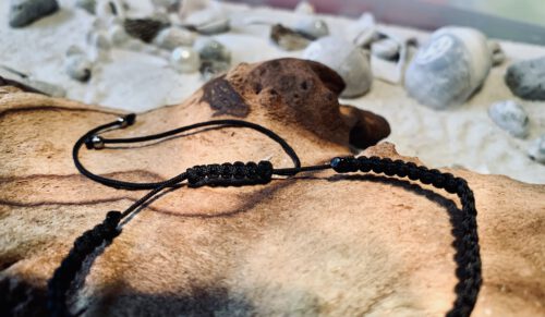 Makramee`-Armband mit einem silberfarbenen Herz-Zwischenteil aus Edelstahl – Bild 3