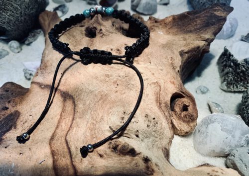 Makramee`-Armband mit Porzellan- und Edelstahlperlen – Bild 3