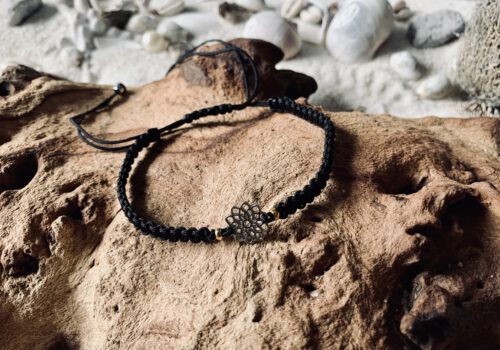 Makramee`-Armband mit Edelstahl-Zwischenteil "Blüte"